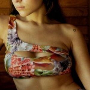 URBAN OUTFITTER’S “HOSBJERG” Fulon Shell Print Bikini Top Size S. NWT!